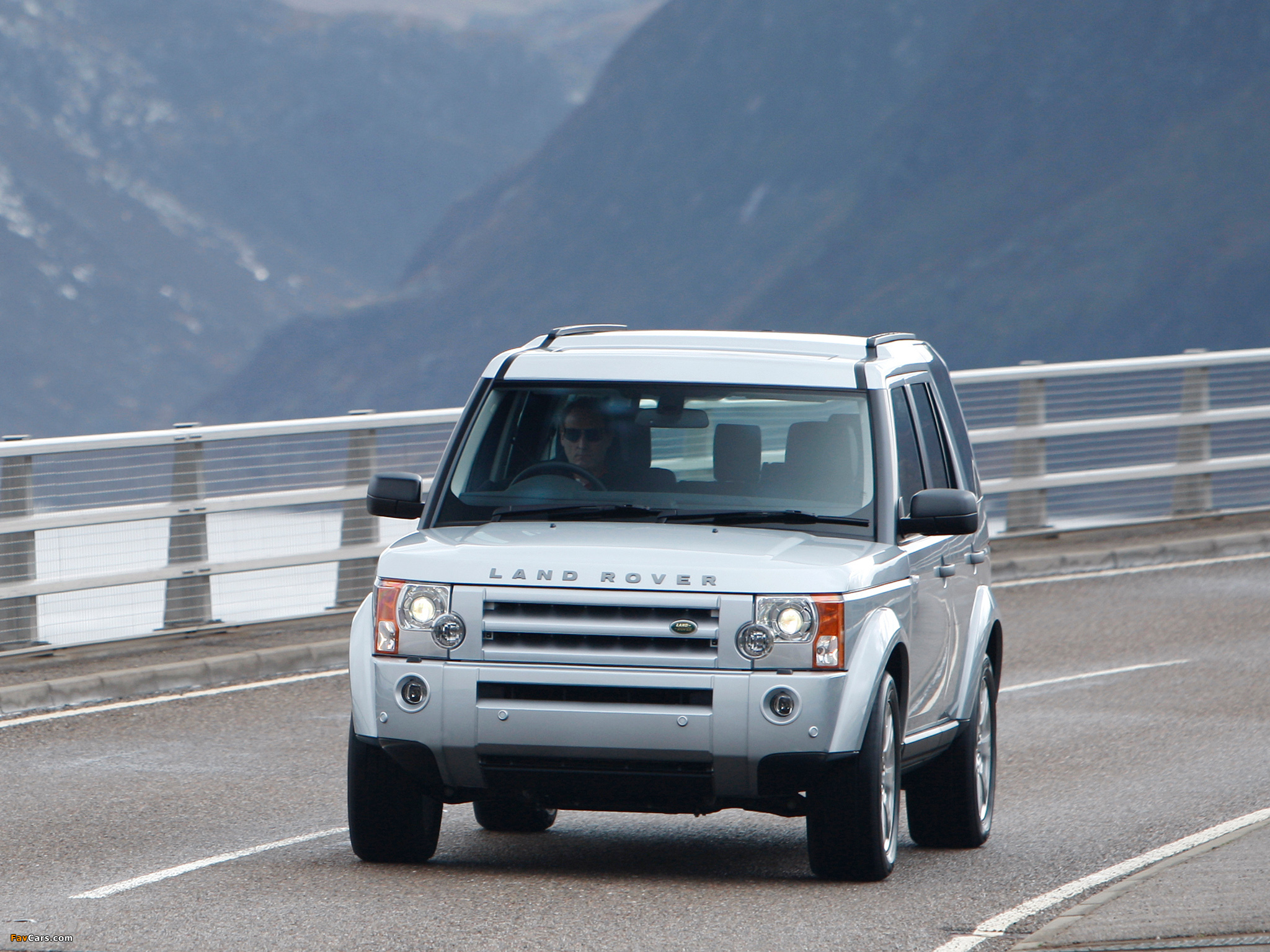 Дискавери три. Ленд Ровер Дискавери 2008. Ленд Ровер Дискавери 3 2008. Land Rover Discovery 3. Land Rover Discovery 3 2008.