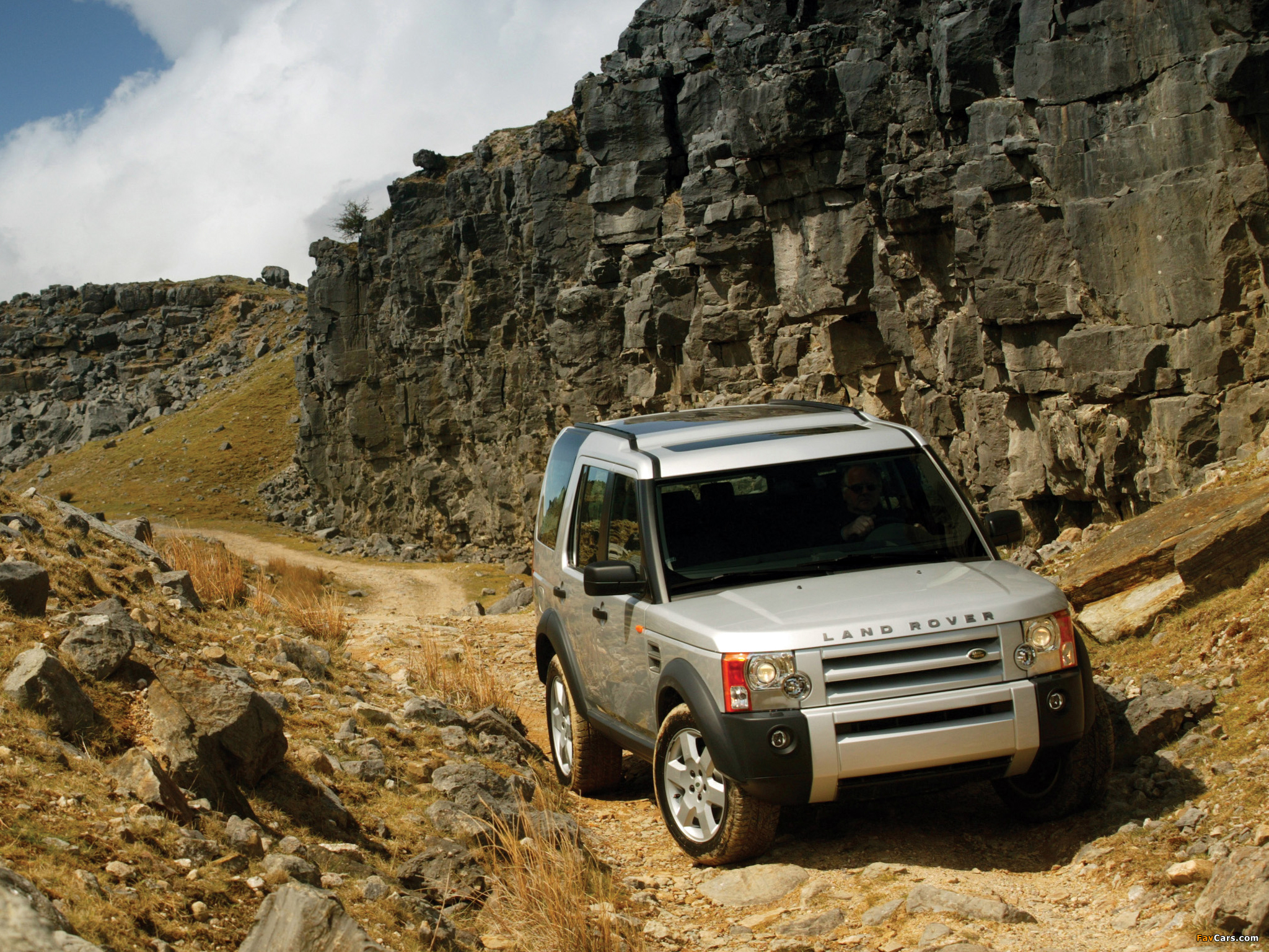 Дискавери три. Land Rover Дискавери 3. Ленд Ровер Дискавери 2009г. Land Rover Discovery 3 2004. Land Rover Discovery lr3 2005.