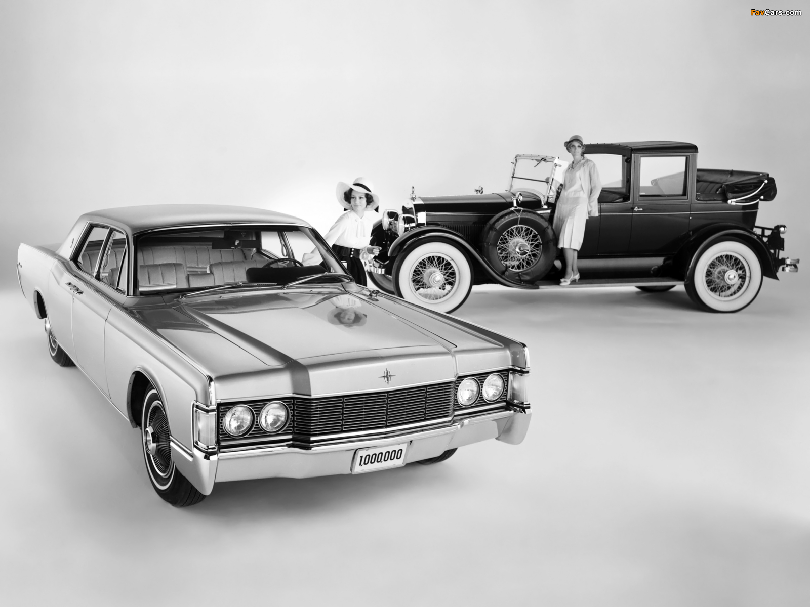 Lincoln Continental 4-Door Sedan 1968 & Lincoln Town Car 1925 wallpapers (1600 x 1200)