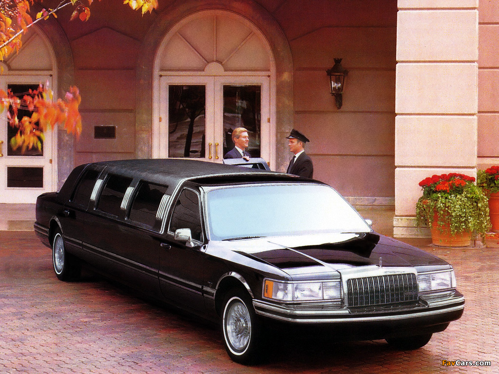 Lincoln Town Car Limousine 1995–97 photos (1024 x 768)