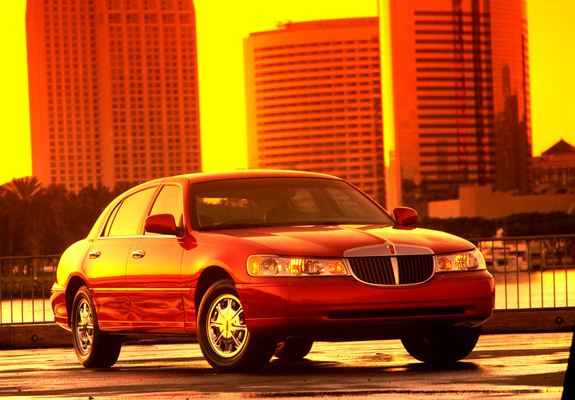 Lincoln Town Car 1998–2003 pictures