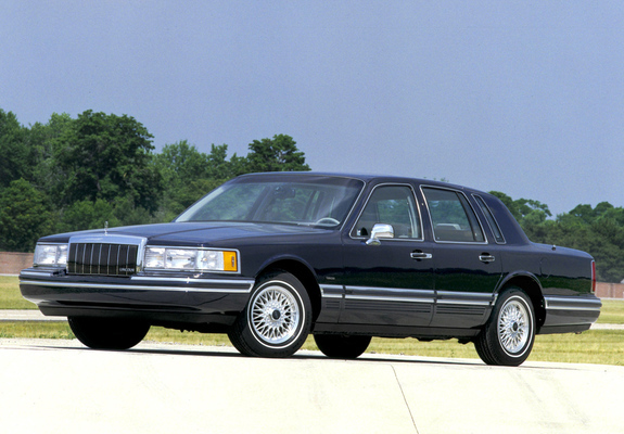 Photos of Lincoln Town Car 1992–94