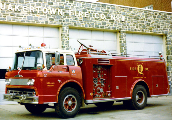 Mack N60 Firetruck 1968–75 pictures
