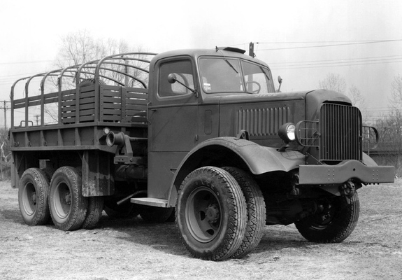 Photos of Mack NM3 1939–42