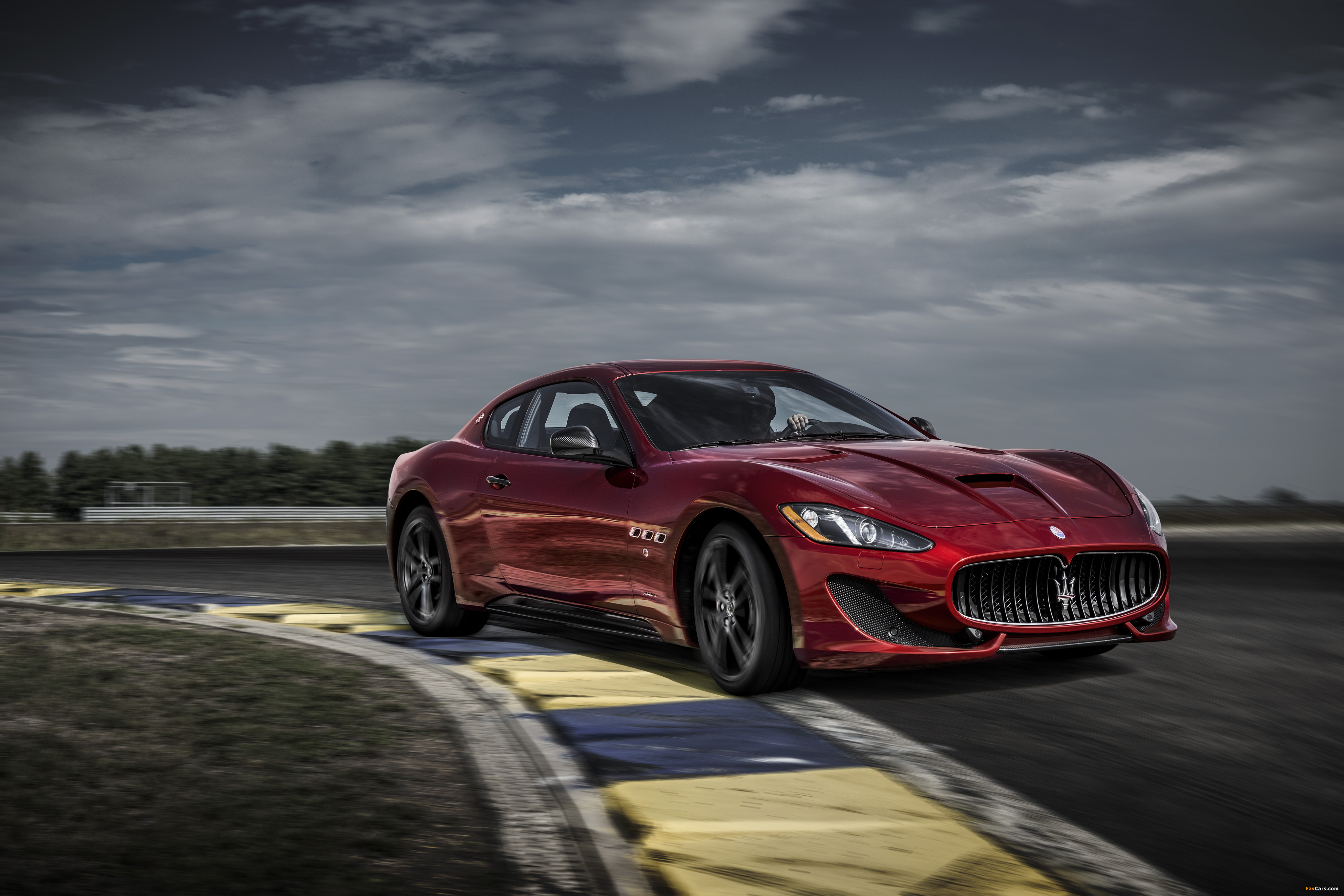 Maserati спорткар скачать