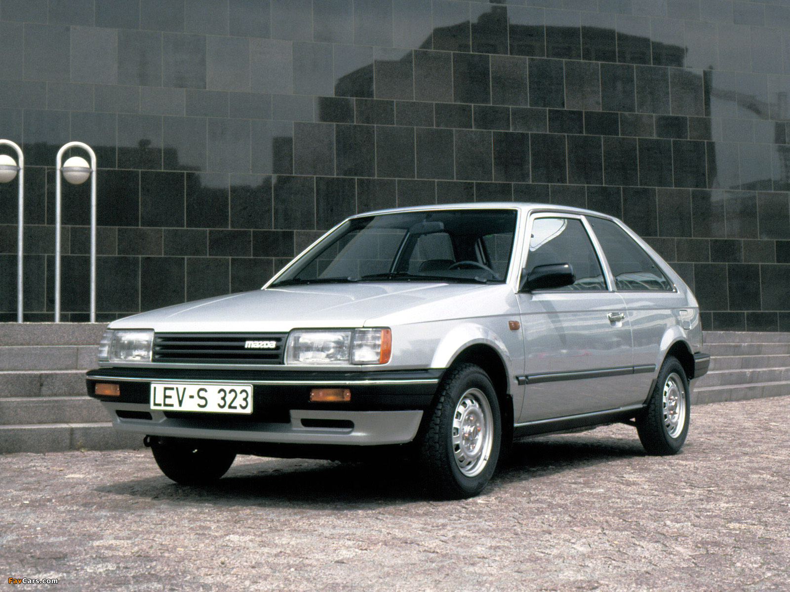 Мазда 323 хэтчбек. Мазда 323 bf. Mazda 323 bf sedan. Мазда 323 bf хэтчбек. Mazda 323 bf 1985.