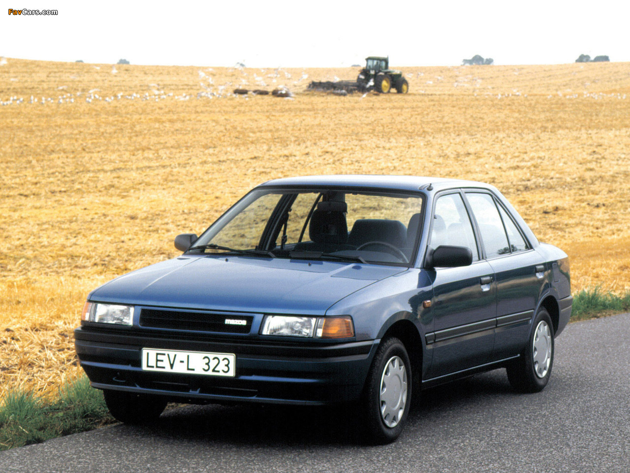 Mazda 323 Sedan (BG) 1989–94 photos (1280 x 960)