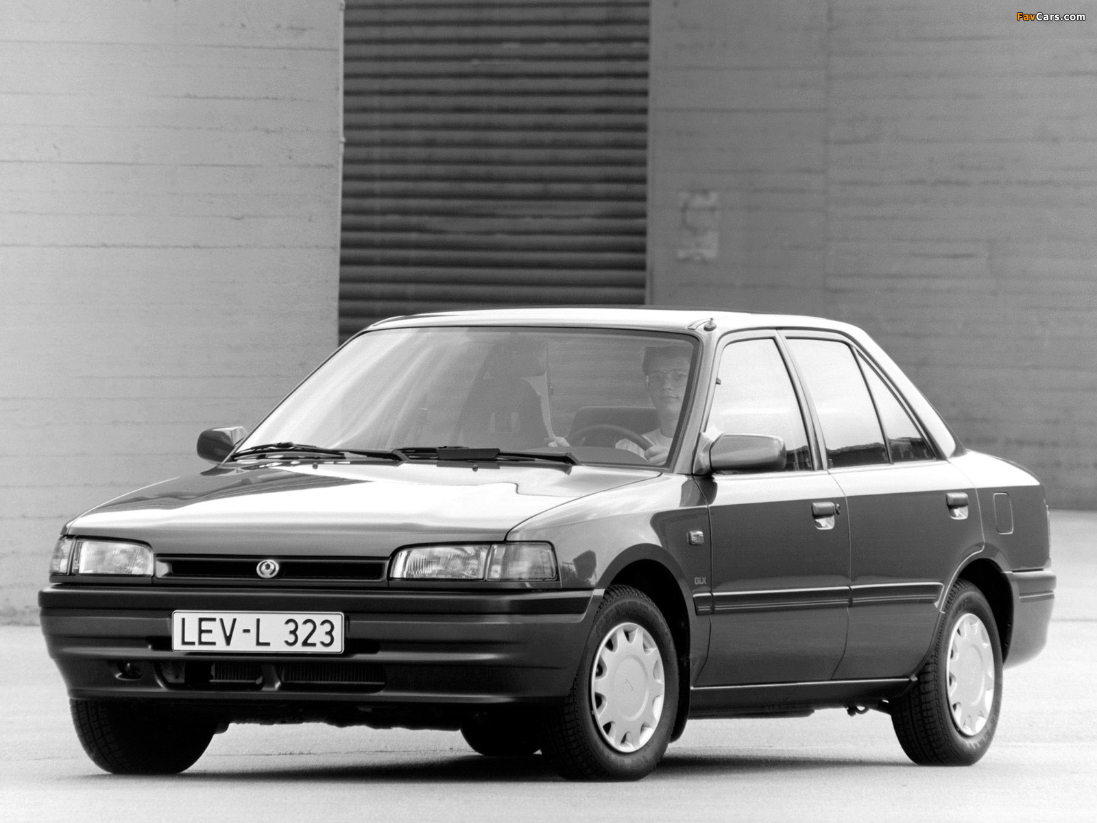 Photos of Mazda 323 Sedan (BG) 1989–94 (1600 x 1200)