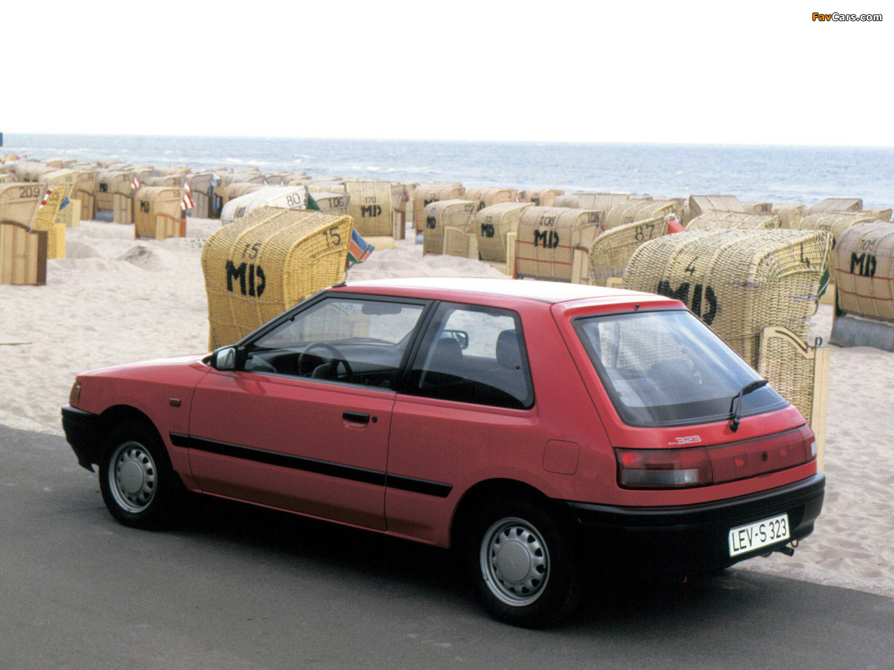 Pictures of Mazda 323 3-door (BG) 1989–94 (1280 x 960)