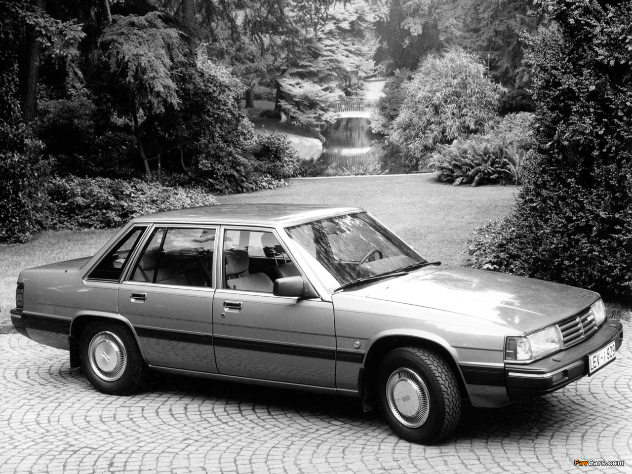 Mazda 929 1982–87 images (1280 x 960)
