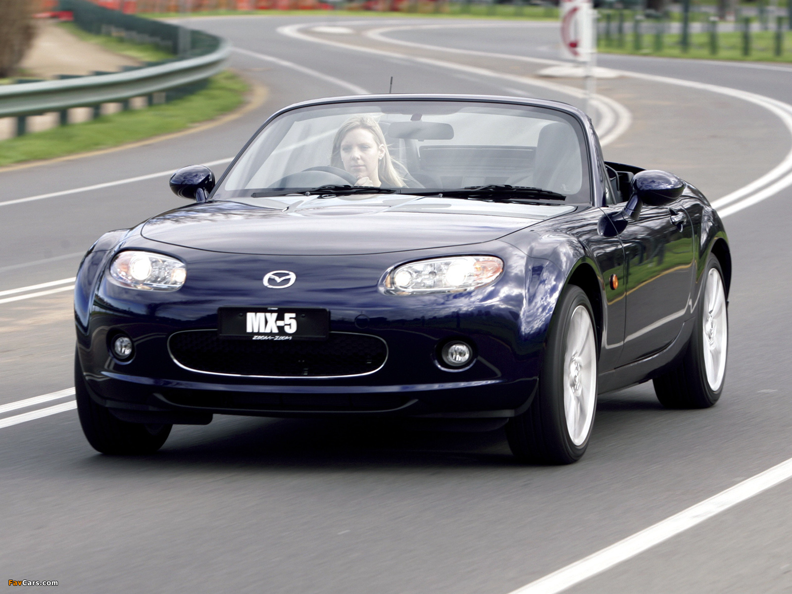 Images of Mazda MX-5 Roadster-Coupe AU-spec (NC) 2005–08 (1600 x 1200)