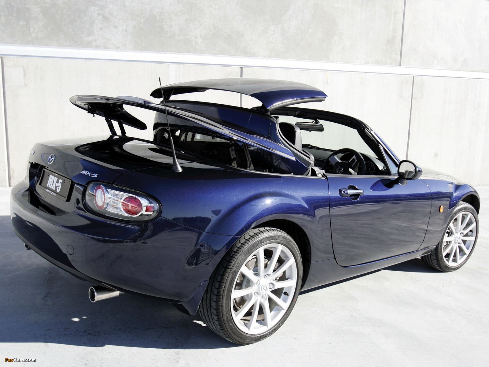 Images of Mazda MX-5 Roadster-Coupe AU-spec (NC) 2005–08 (1600 x 1200)