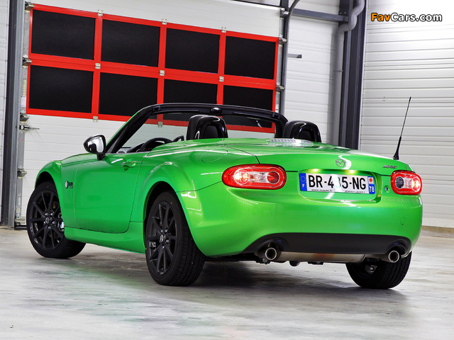 Mazda MX-5 Roadster-Coupe Sport Black FR-spec (NC2) 2011 pictures (640 x 480)