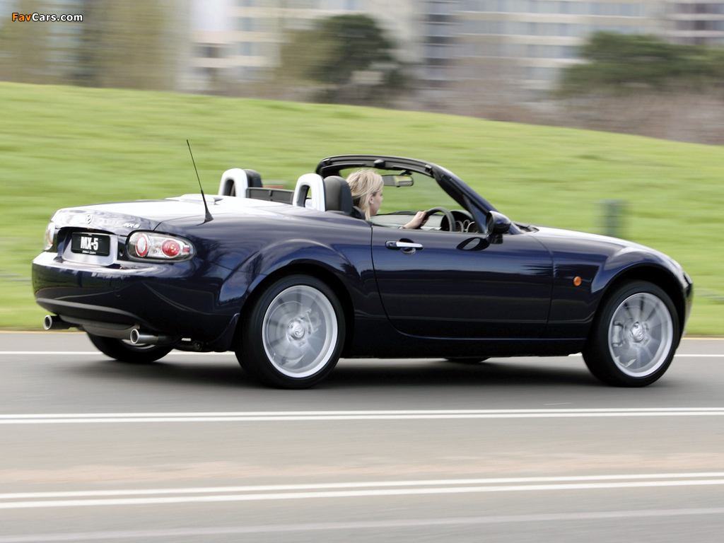 Pictures of Mazda MX-5 Roadster-Coupe AU-spec (NC) 2005–08 (1024 x 768)