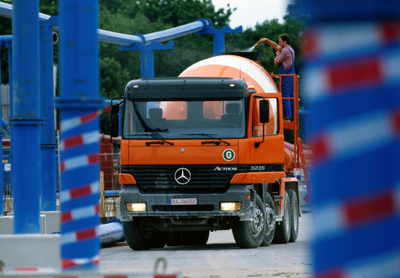 Photos of Mercedes-Benz Actros 3235 Mixer (MP1) 1997–2002