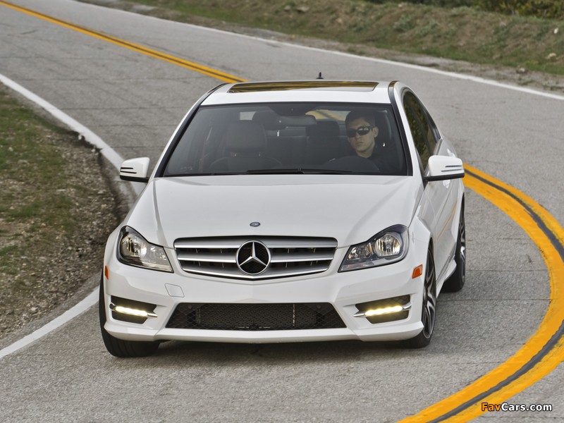 Images of Mercedes-Benz C 300 4MATIC AMG Sports Package US-spec (W204) 2011 (800 x 600)