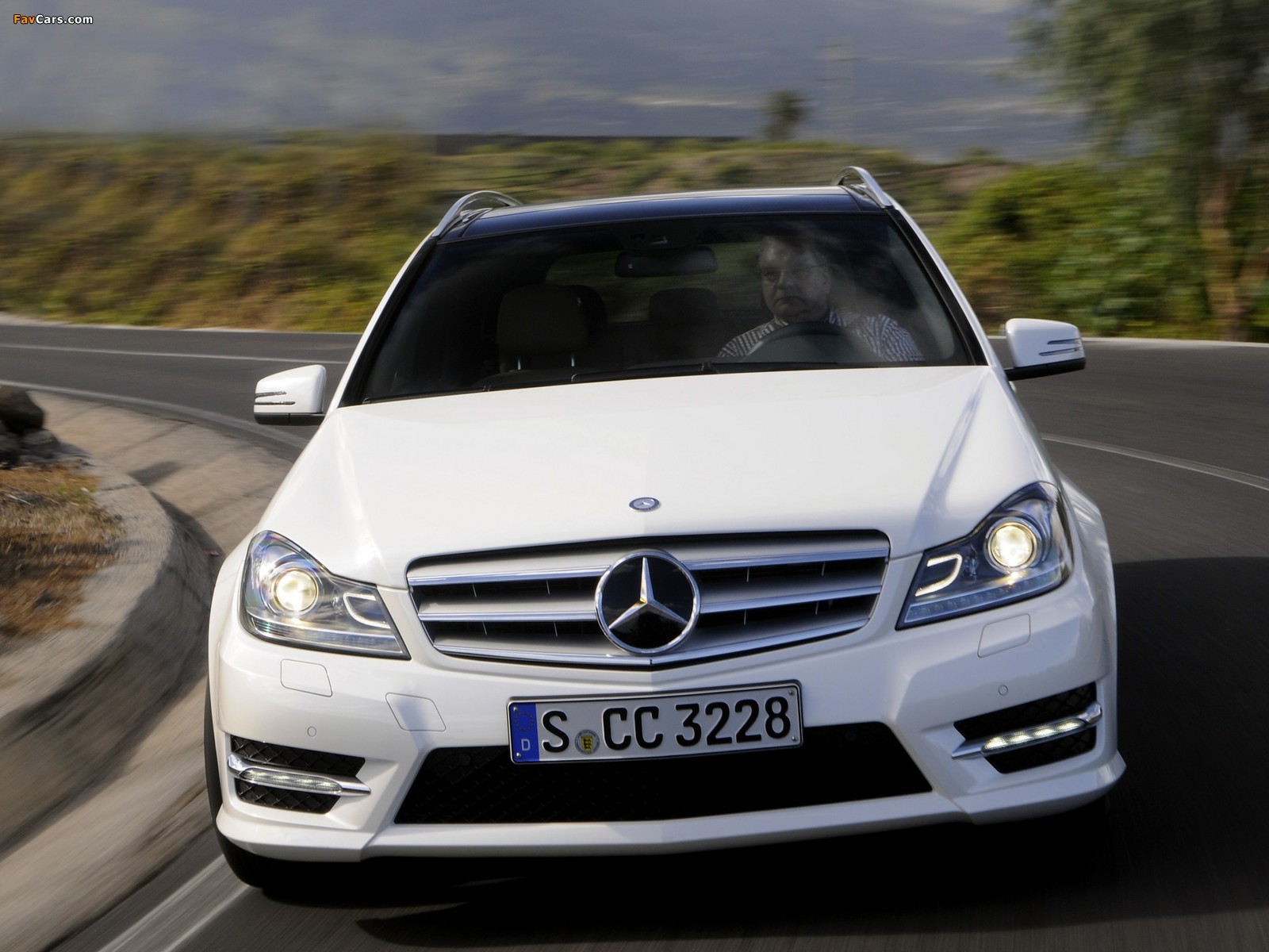 Images of Mercedes-Benz C 250 AMG Sports Package Estate (S204) 2011 (1600 x 1200)