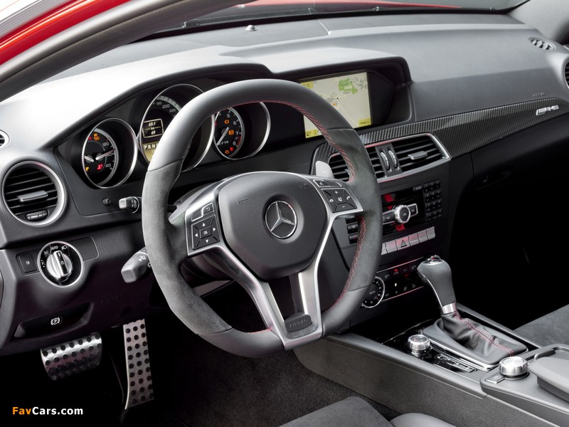 Photos of Mercedes-Benz C 63 AMG Black Series Coupe (C204) 2011 (800 x 600)