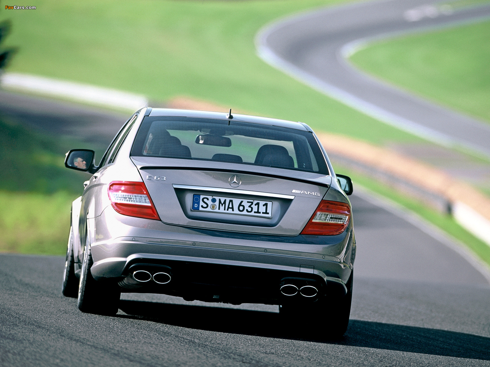 Pictures of Mercedes-Benz C 63 AMG (W204) 2007–11 (1600 x 1200)