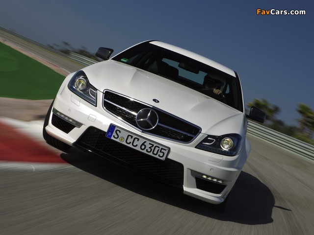Pictures of Mercedes-Benz C 63 AMG Coupe (C204) 2011 (640 x 480)
