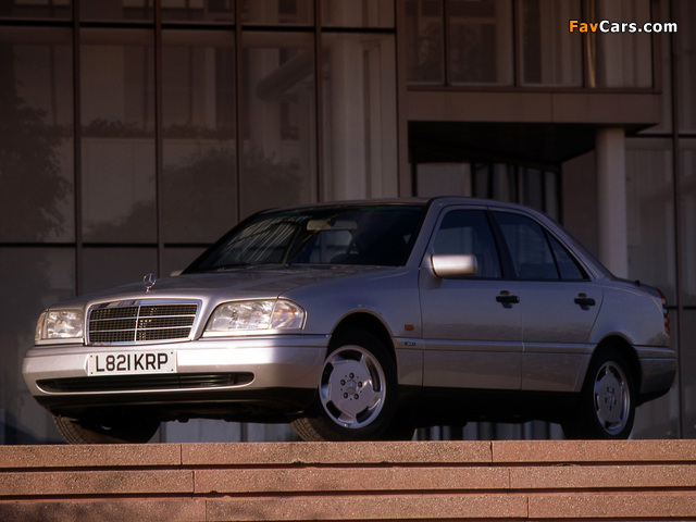 Pictures of Mercedes-Benz C-Klasse UK-spec (W202) 1993–2000 (640 x 480)