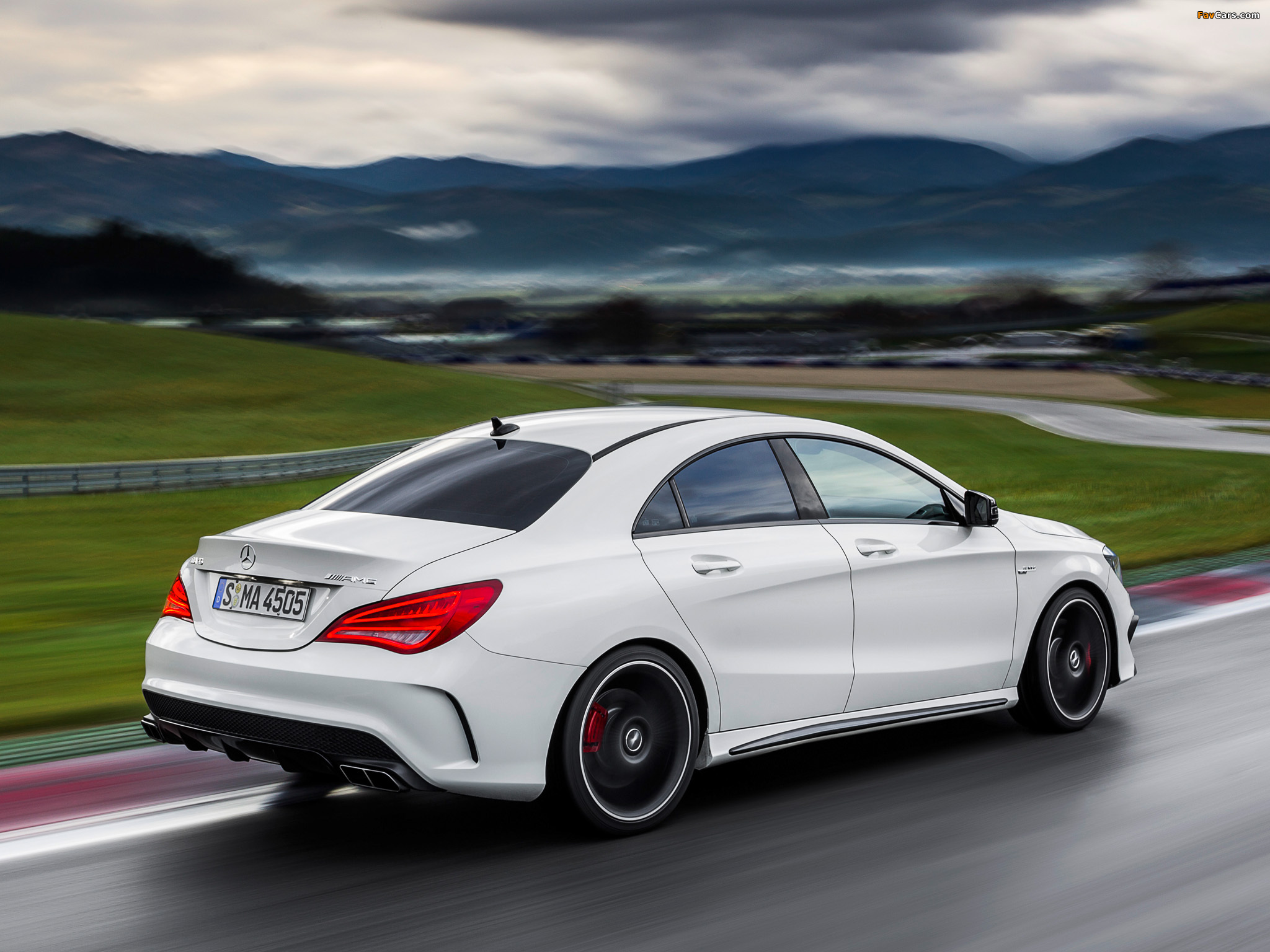 Pictures of Mercedes-Benz CLA 45 AMG (C117) 2013 (2048 x 1536)