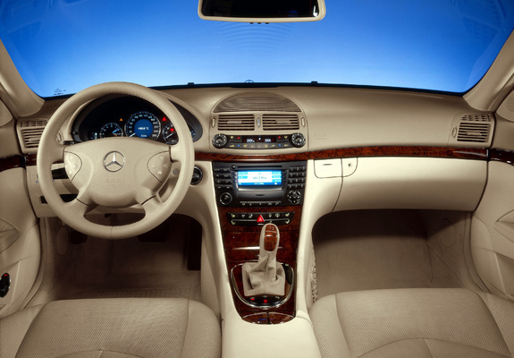 Pictures of Mercedes-Benz E 350 (W211) 2006–09
