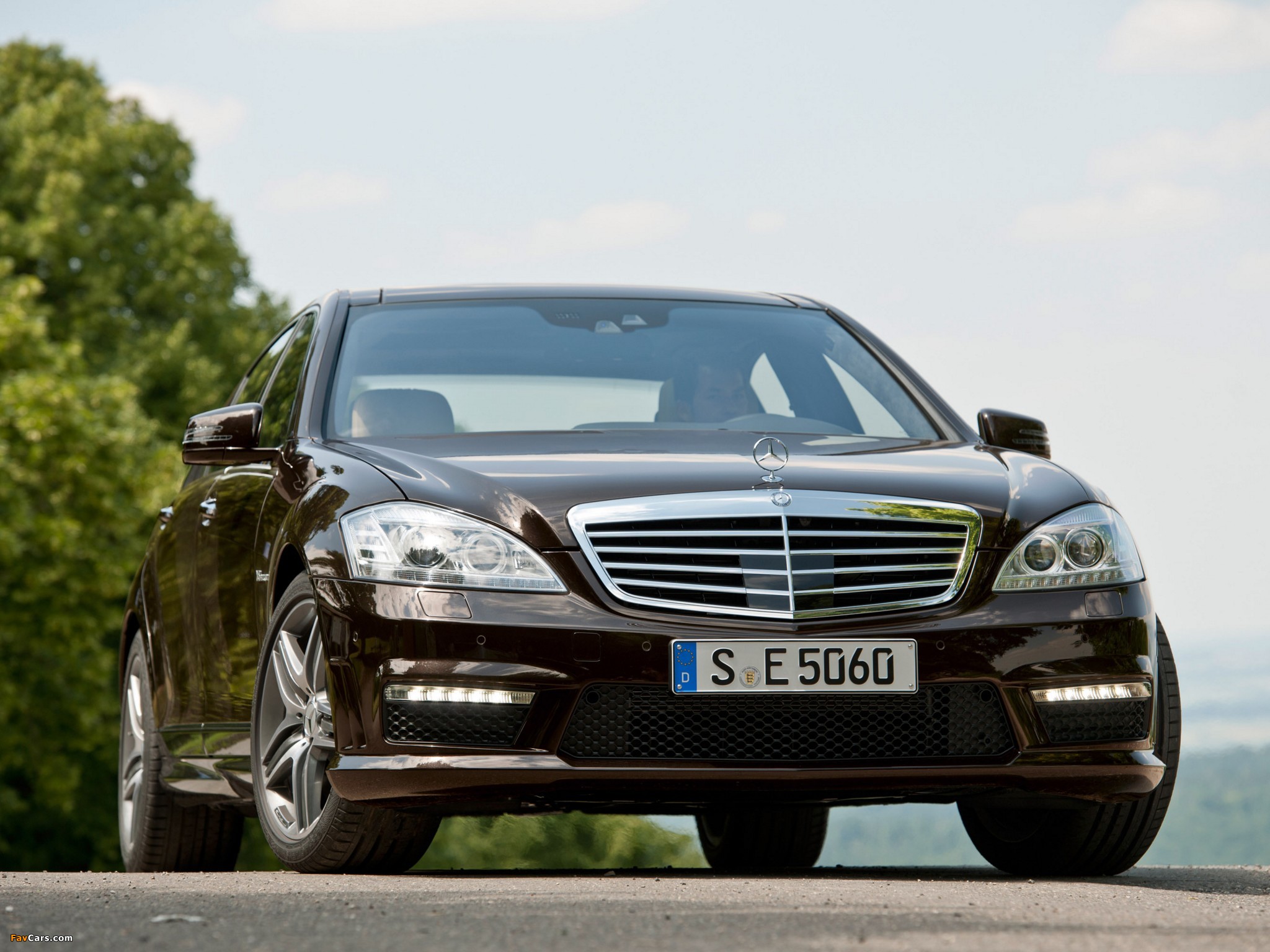 Images of Mercedes-Benz S 63 AMG (W221) 2010–13 (2048 x 1536)