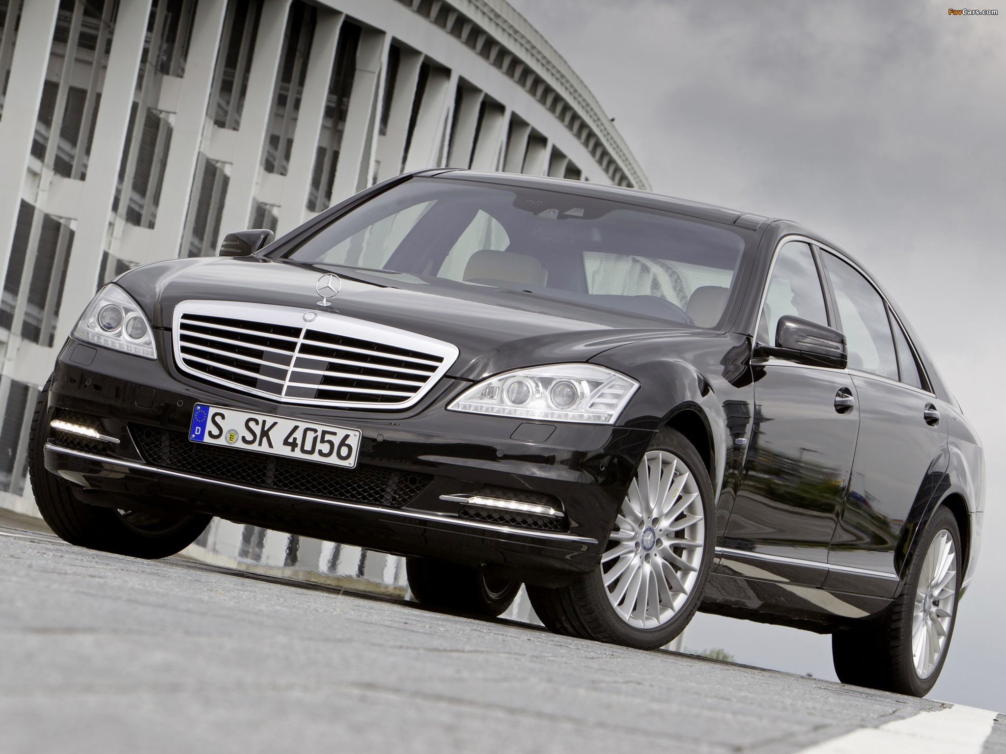 Images of Mercedes-Benz S 500 BlueEfficiency (W221) 2010–13 (2048 x 1536)