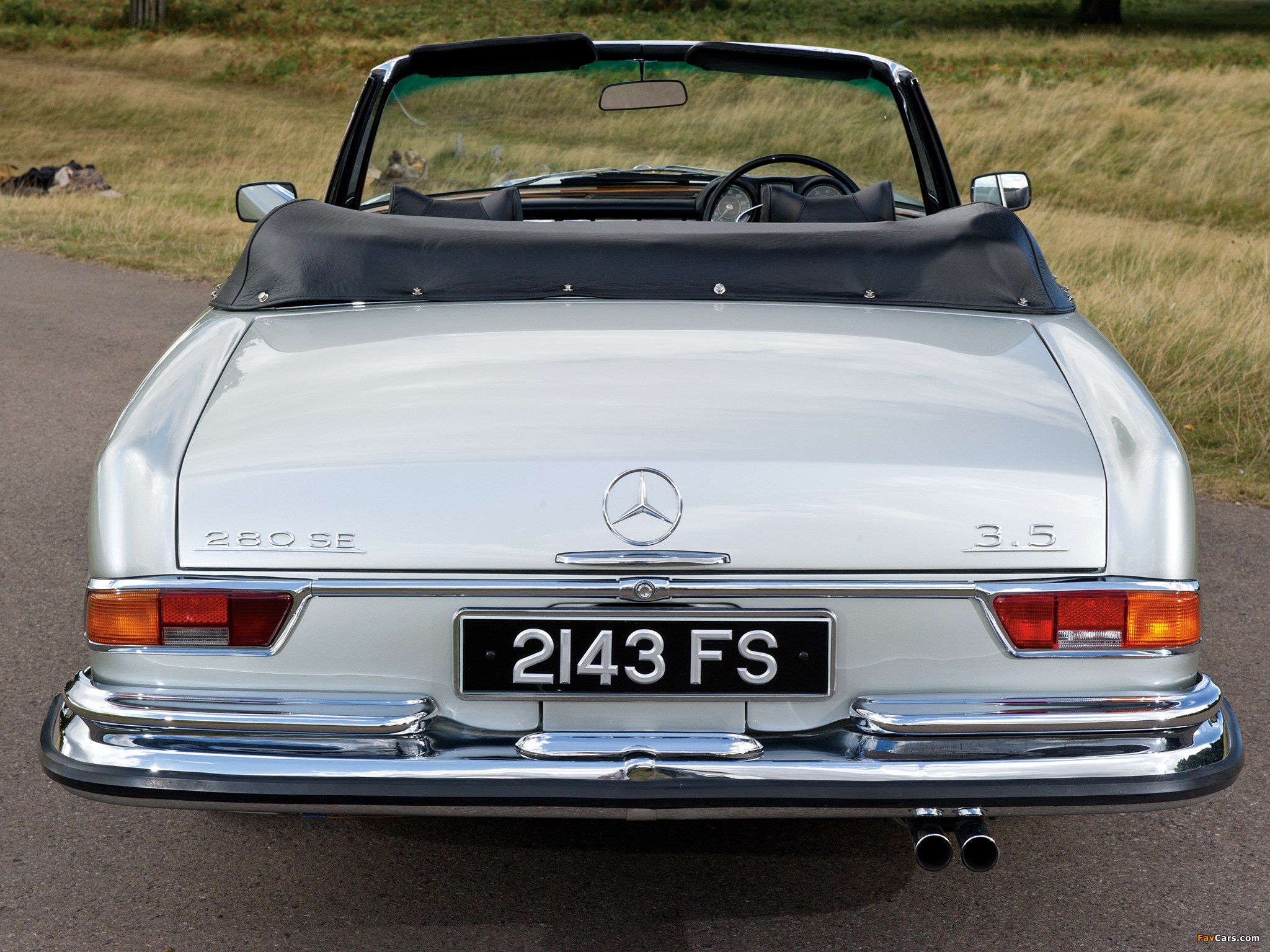 Photos of Mercedes-Benz 280 SE Cabriolet UK-spec (W111) 1967–71 (2048 x 1536)