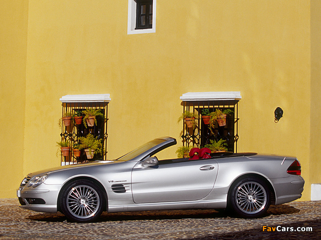 Images of Mercedes-Benz SL 55 AMG (R230) 2001–08 (640 x 480)