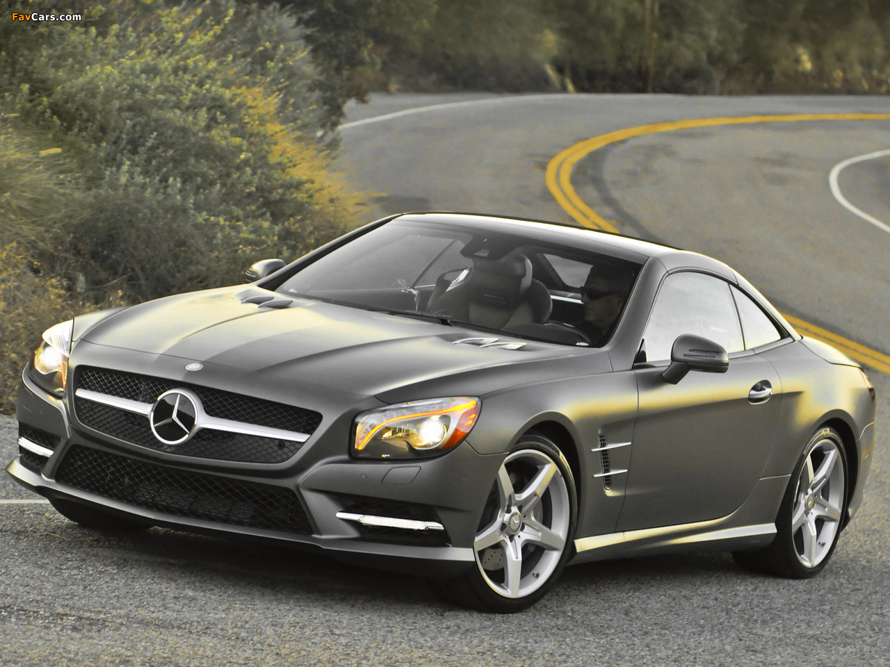 Images of Mercedes-Benz SL 550 AMG Sports Package (R231) 2012 (1280 x 960)