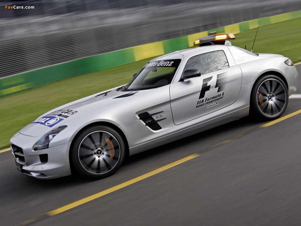 Images of Mercedes-Benz SLS 63 AMG GT F1 Safety Car (C197) 2013 (1024 x 768)