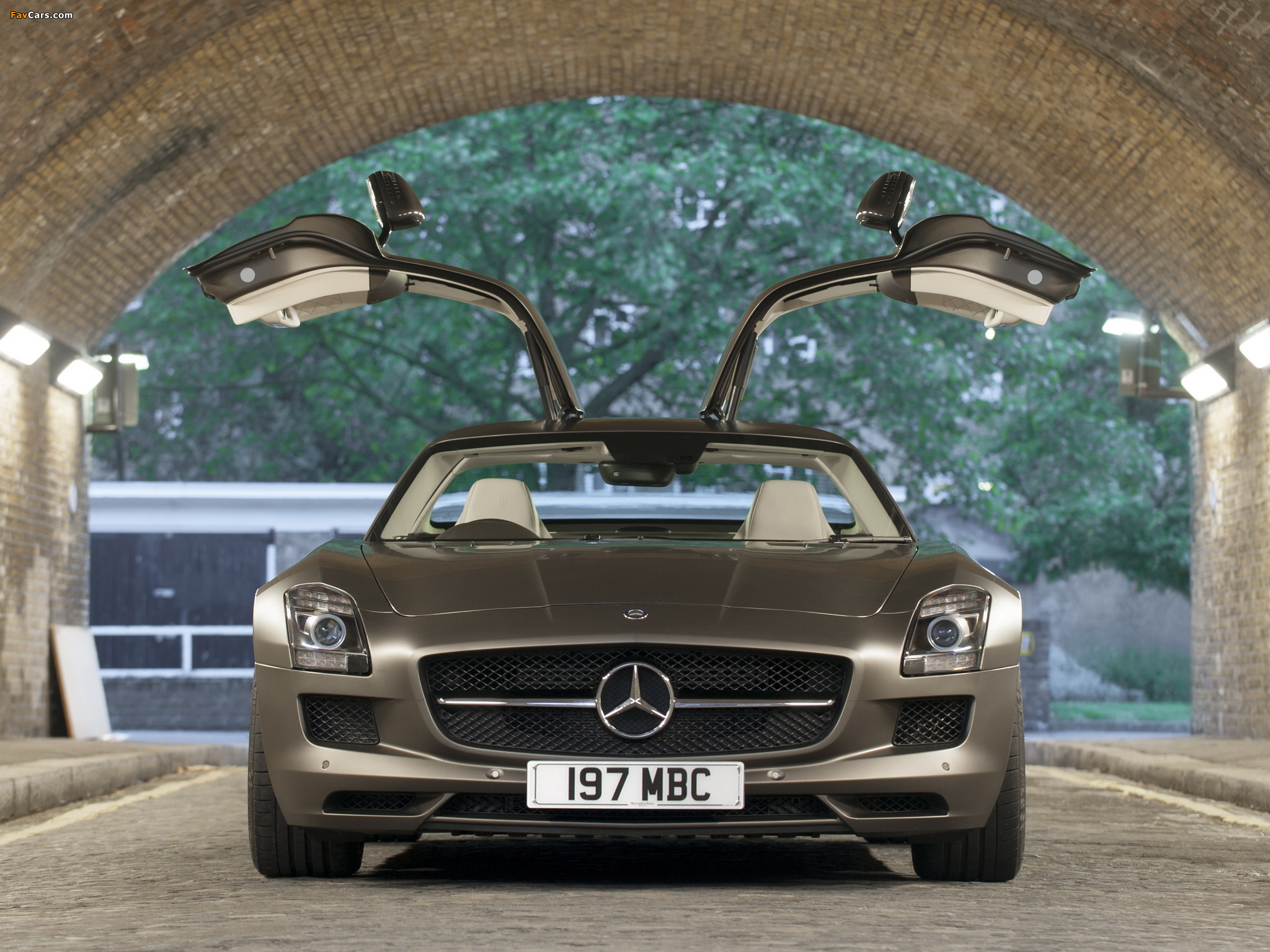 Mercedes-Benz SLS 63 AMG GT UK-spec (C197) 2012 photos (2048 x 1536)