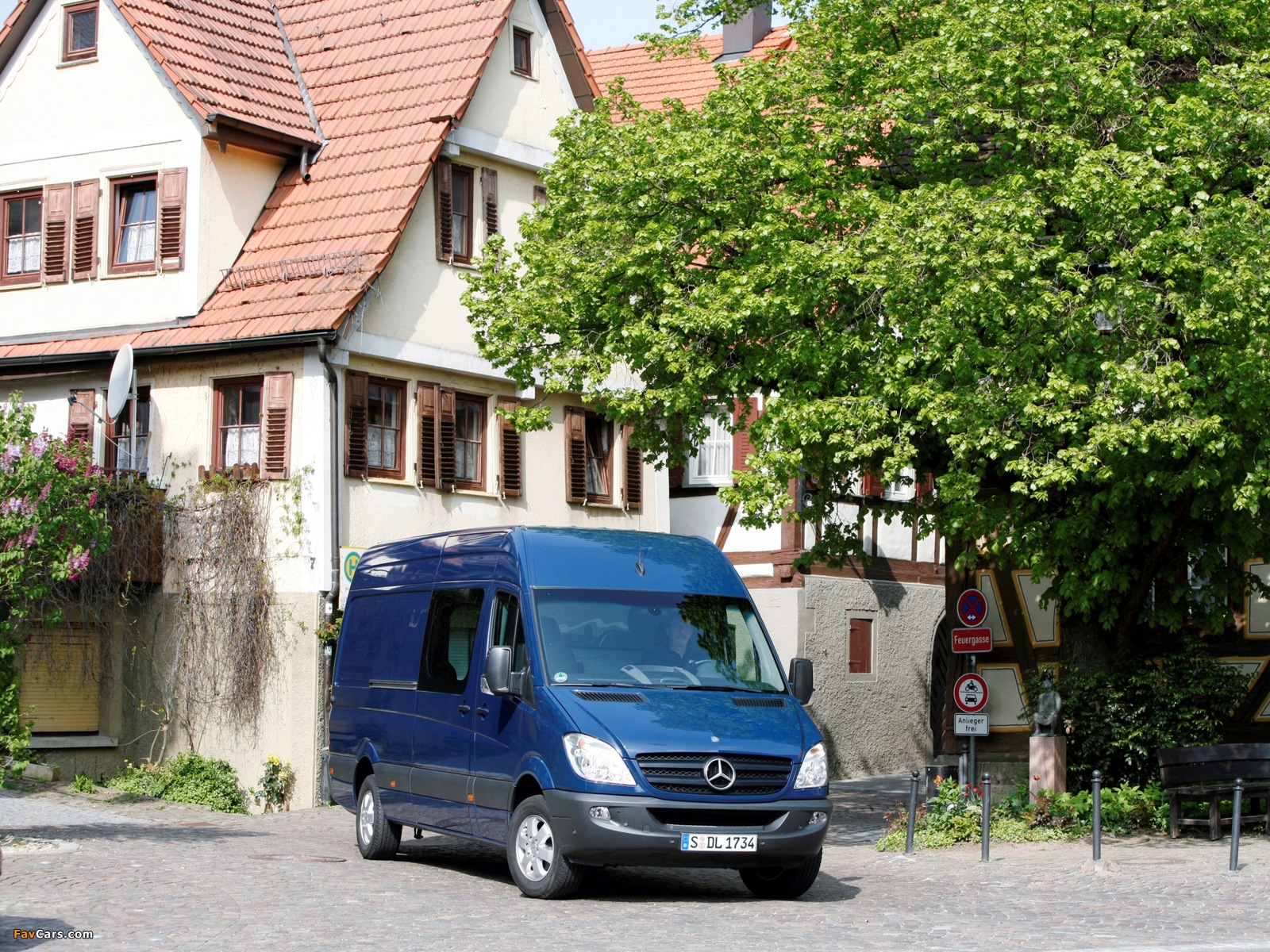 Images of Mercedes-Benz Sprinter LWB High Roof Van (W906) 2006–13 (1600 x 1200)