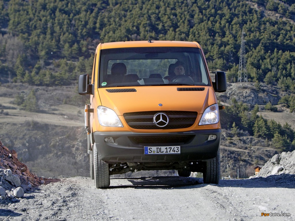 Images of Mercedes-Benz Sprinter Double Cab Dropside 4x4 (W906) 2009–13 (1024 x 768)