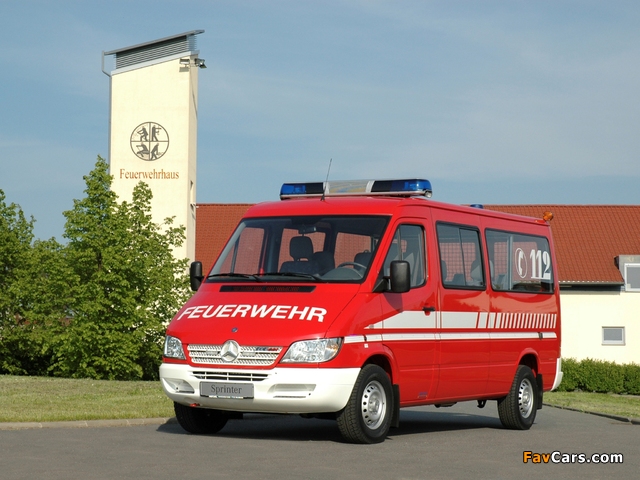 Mercedes-Benz Sprinter 313 CDI Feuerwehr 2002–06 pictures (640 x 480)