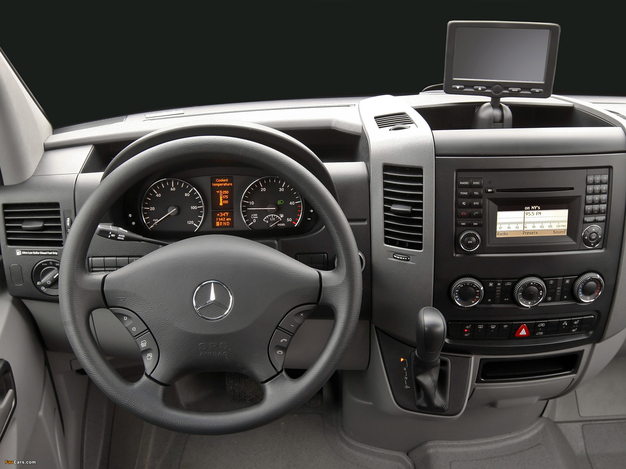 Pictures of Mercedes-Benz Sprinter 2500 Passenger Van (W906) 2006–13 (2048 x 1536)