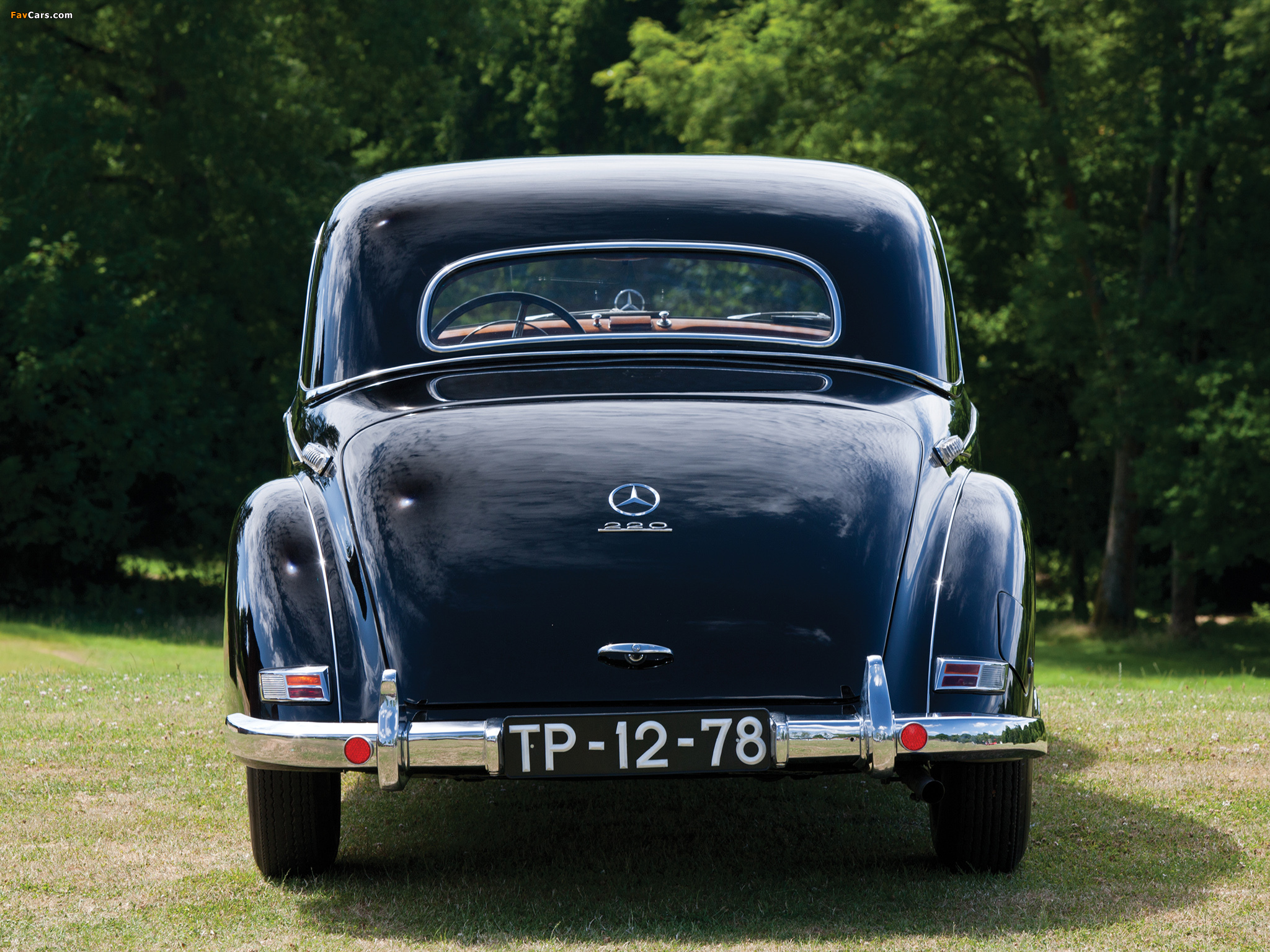 Мерседес 1951 года. Mercedes-Benz 220 (w187). Mercedes-Benz 220 w187 (1951). Мерседес 220 w187. Мерседес Бенц w 187.