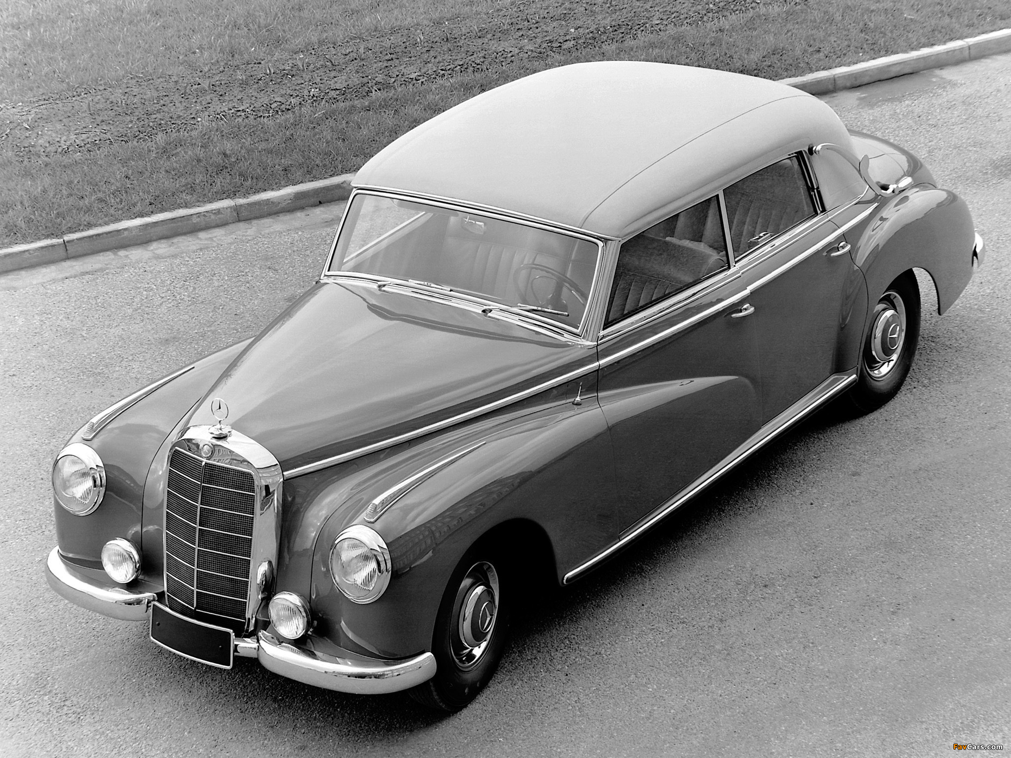 Mercedes 1951. Mercedes-Benz 300 (w186). Mercedes-Benz 300 Limousine (w186). Mercedes Benz 1954 w186. Mercedes-Benz w186 (300) 1951.