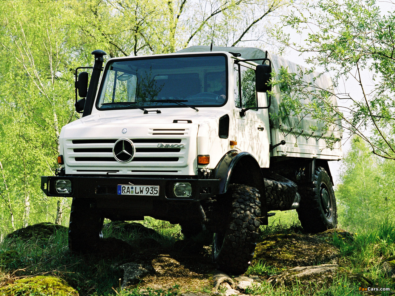 Mercedes-Benz Unimog U5000 2000–13 wallpapers (1280 x 960)