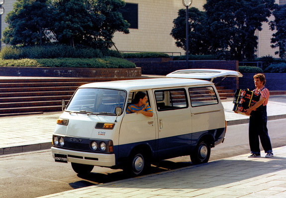 Mitsubishi Colt T120 Coach 1974–79 pictures