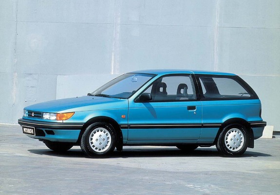 Mitsubishi Colt 3-door 1988–92 pictures