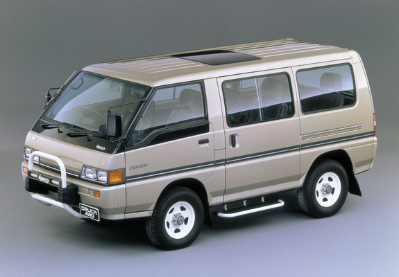 Mitsubishi Delica Star Wagon 4WD 1986–90 photos
