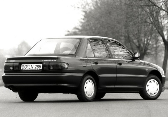 Pictures of Mitsubishi Lancer 1991–95