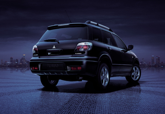 Mitsubishi Outlander Turbo 2004–06 pictures