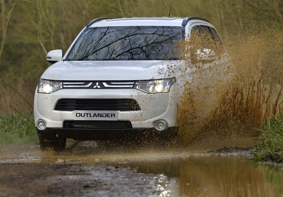 Photos of Mitsubishi Outlander UK-spec 2013