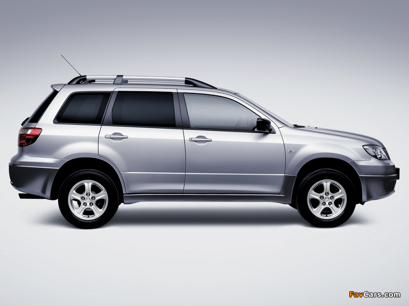 Pictures of Mitsubishi Outlander 2003–06 (800 x 600)