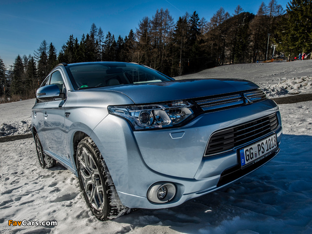 Pictures of Mitsubishi Outlander PHEV 2012 (640 x 480)