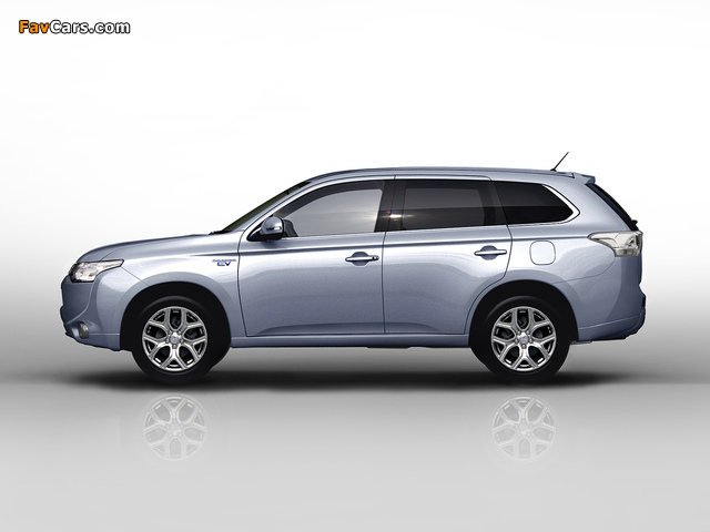 Pictures of Mitsubishi Outlander PHEV 2012 (640 x 480)